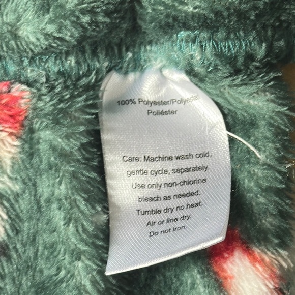 Daydreamer Green Festive Pajama Bottoms with Cozy Details - Picture 3 of 7